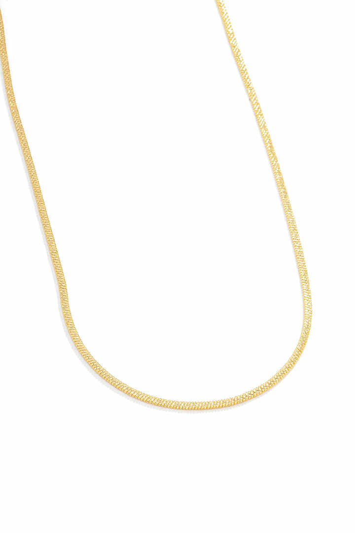 Colar - Choker Fita Texturizada 2mmModerna e sofisticada, a choker de fita texturizada com 2mm de espessura e a escolha ideal para composicoes elegantes.