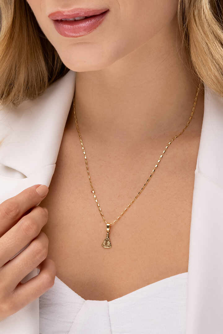 Pingente - Pingente Nossa Senhora Aparecida Clássico e atemporal, este pingente representa Nossa Senhora Aparecida em um design delicado, perfeito.