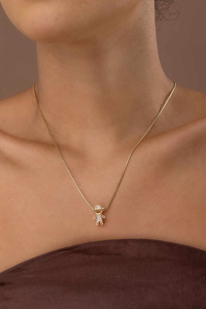 Pingente - Pingente Menino Cravejado com Passante. Menino cravejado com detalhe passante. Ideal para representar filhos.
